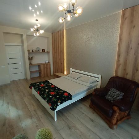 Vip Apartment У Центрі Міста, Новобуджк Театральний,Дуже Простора Rivne Kültér fotó