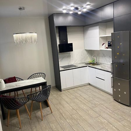 Vip Apartment У Центрі Міста, Новобуджк Театральний,Дуже Простора Rivne Kültér fotó